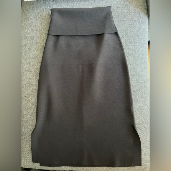 MMLAFLEUR The Harlem Skirt in Jardigan Knit, Charcoal size XS - Picture 3 of 3
